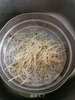 Make Saltwater green bean sprouts step 3