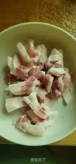 Make Five flowers, steamed fish step 0