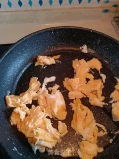 Make Tomato fried eggs step 4