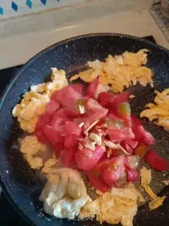 Make Tomato fried eggs step 5