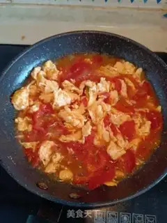 Make Tomato fried eggs step 7