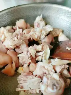 Make Red burning of pigs