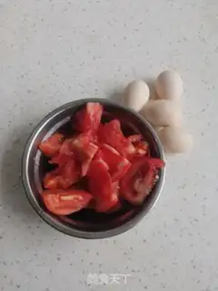 Make Tomato fried eggs step 1