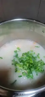 Make Pea carrot shrimp congee step 6