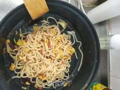 Make Tomato egg noodles step 11