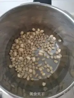 Make Milk peanut soup step 1