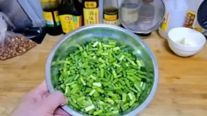 Make Garlic little fried meat step 1