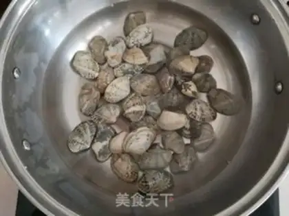 Make Thai spicy clams step 3