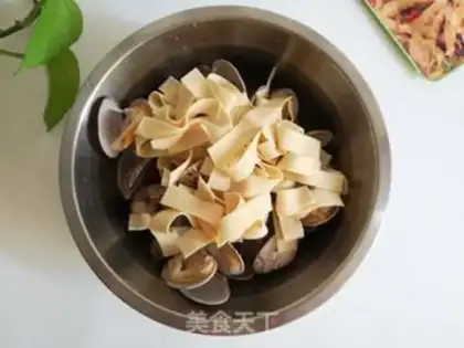Make Thai spicy clams step 5