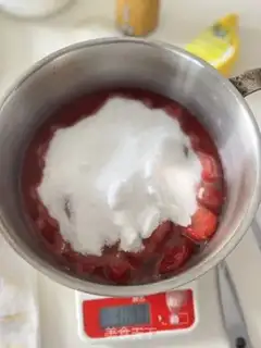 Make Cinnamon strawberry jam step 1