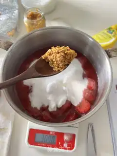 Make Cinnamon strawberry jam step 2