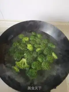 Make Garlic broccoli step 1
