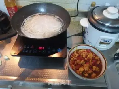 Make Tomato egg noodles step 5