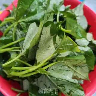 Make Clear the red potato leaves step 0