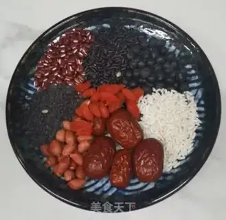 Make Three black, four red porridges step 0