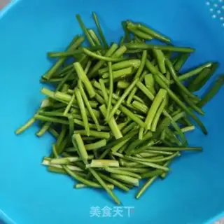 Make Clear the red potato leaves step 1