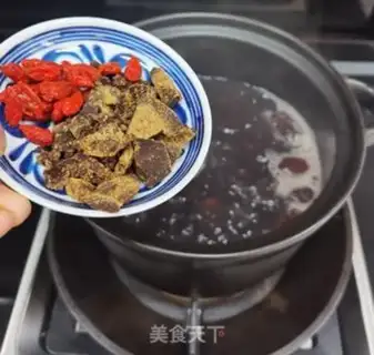 Make Three black, four red porridges step 3