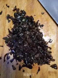 Make Celery pork dumplings step 1