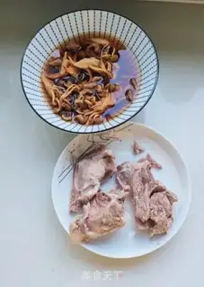 Make Gold mushroom ribs soup step 0