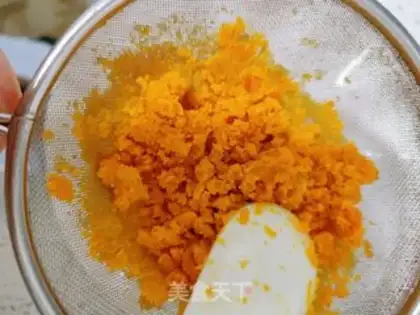 Make Yellow-spreaded lunar pie step 2