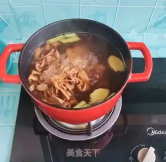 Make Gold mushroom ribs soup step 3