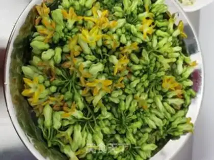 Make The golden mushrooms make the night flowers step 0