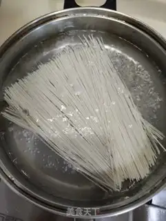 Make Tomato egg noodles step 6
