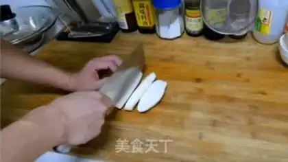 Make Tomato eggs, cat ears step 1