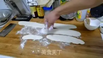 Make Tomato eggs, cat ears step 2