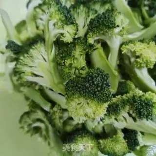 Make Meatball fried broccoli step 0