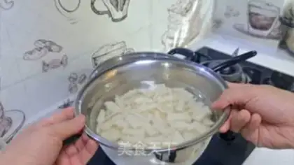 Make Tomato eggs, cat ears step 12