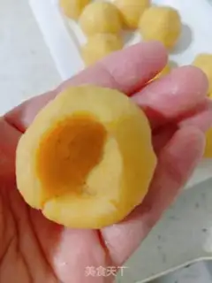 Make Yellow-spreaded lunar pie step 24
