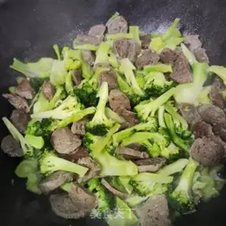 Make Meatball fried broccoli step 4