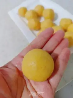 Make Yellow-spreaded lunar pie step 26