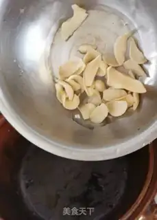Make Pumpkin green bean lily porridge step 5