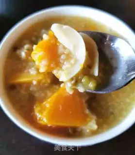 Make Pumpkin green bean lily porridge step 9