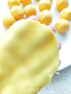 Make Yellow-spreaded lunar pie step 36