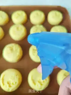 Make Yellow-spreaded lunar pie step 44