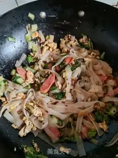 Make Egg fried river powder step 6