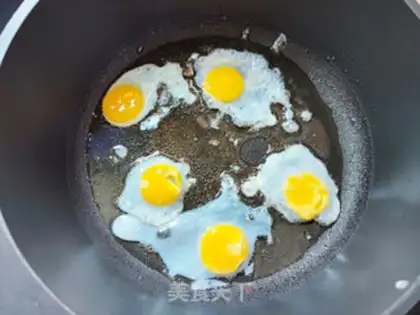Make Fried eggs step 2