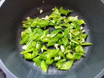 Make Fried eggs step 4