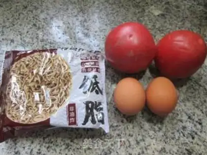 Make Tomato eggs and sour noodles step 0