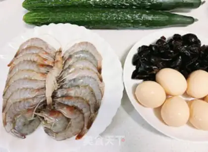 Make cucumber eggs and shrimp step 0