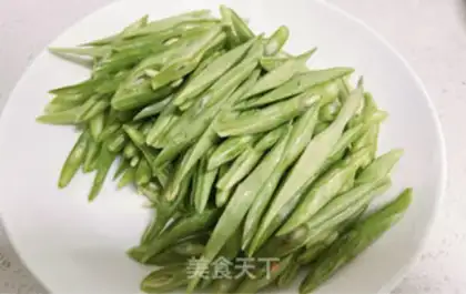 Make Four seasons of bean meat step 2