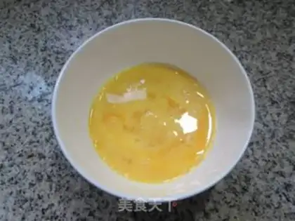 Make Tomato eggs and sour noodles step 1