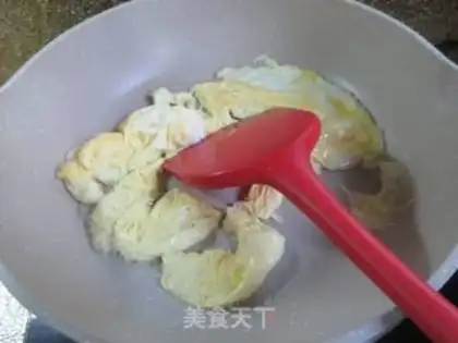 Make Tomato eggs and sour noodles step 4
