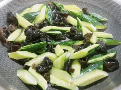 Make cucumber eggs and shrimp step 8