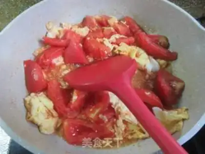 Make Tomato eggs and sour noodles step 8