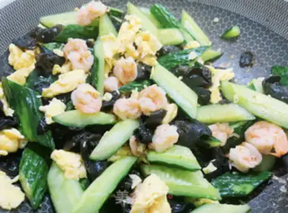 Make cucumber eggs and shrimp step 9