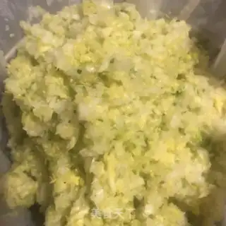 Make "Big cabbage pork bun." step 2